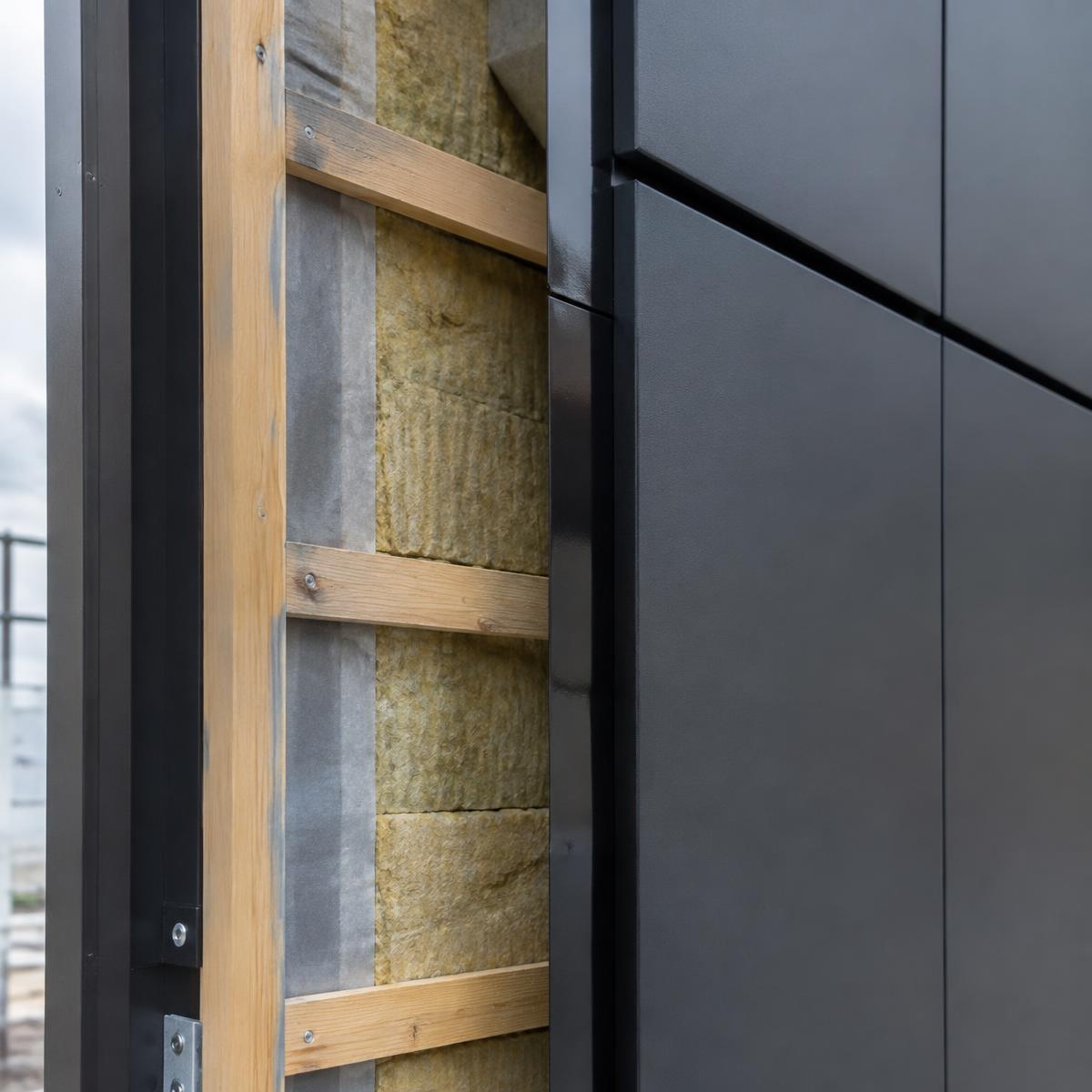 Detalle constructivo del aislamiento y la fachada